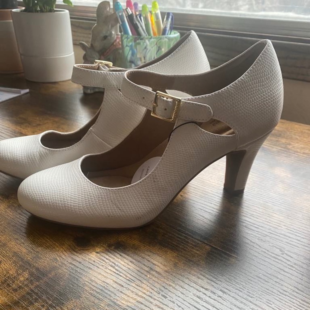 White Mary Jane Heels 7M